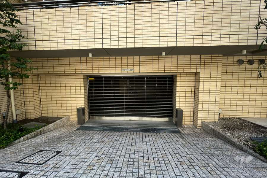 駐車場の出入り口（リングシャッター式）