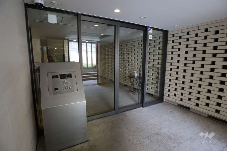 エントランスはオートロック付きです。