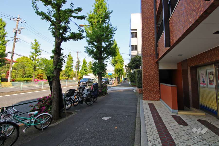 敷地北側は、目黒通り（都道312号）に面しています。
