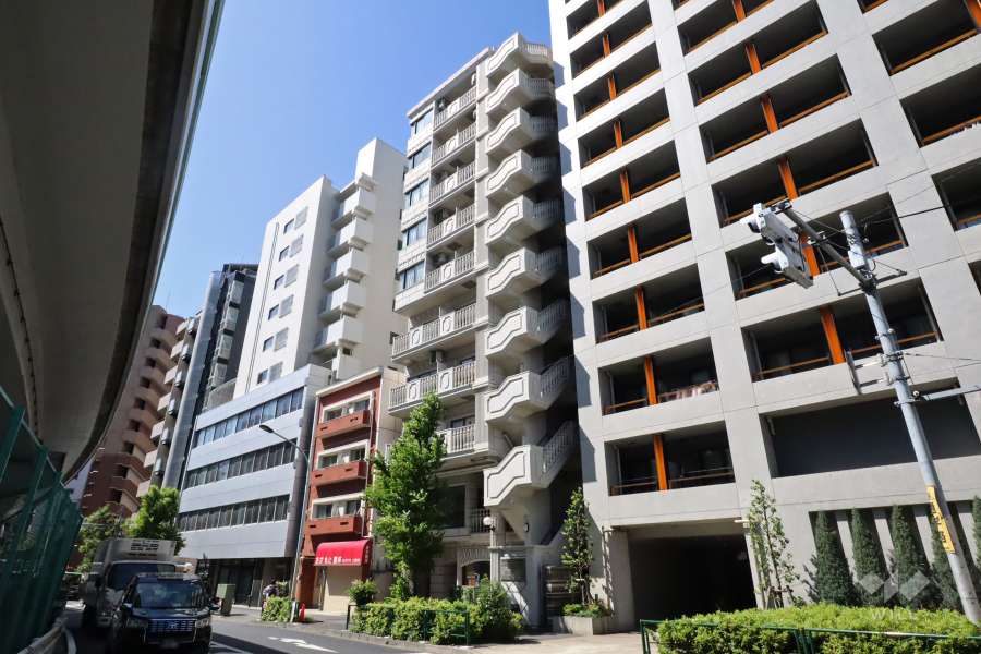 オリエンタル青葉台の外観(北西側から)