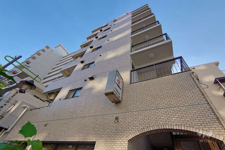 シャトーカデ目黒第１の外観（東側から）