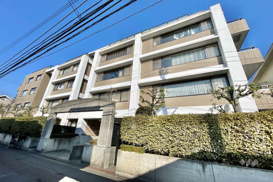 サニークレスト上目黒壱番館の外観（南東側から）