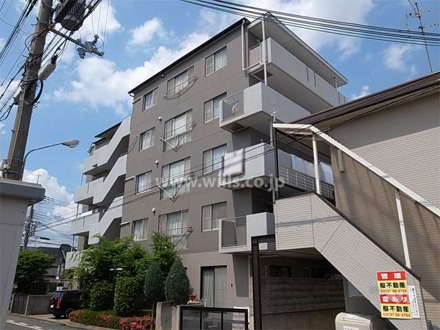 セブン荻野の外観（南西側から）