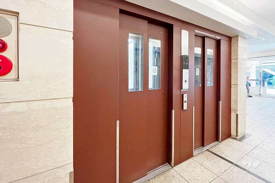 共用のエレベーター