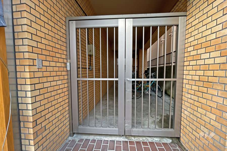 屋内に設けられた駐輪場（オートロック付き）
