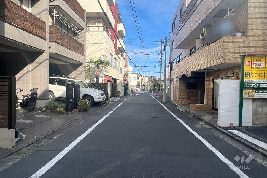 敷地北側の前面道路