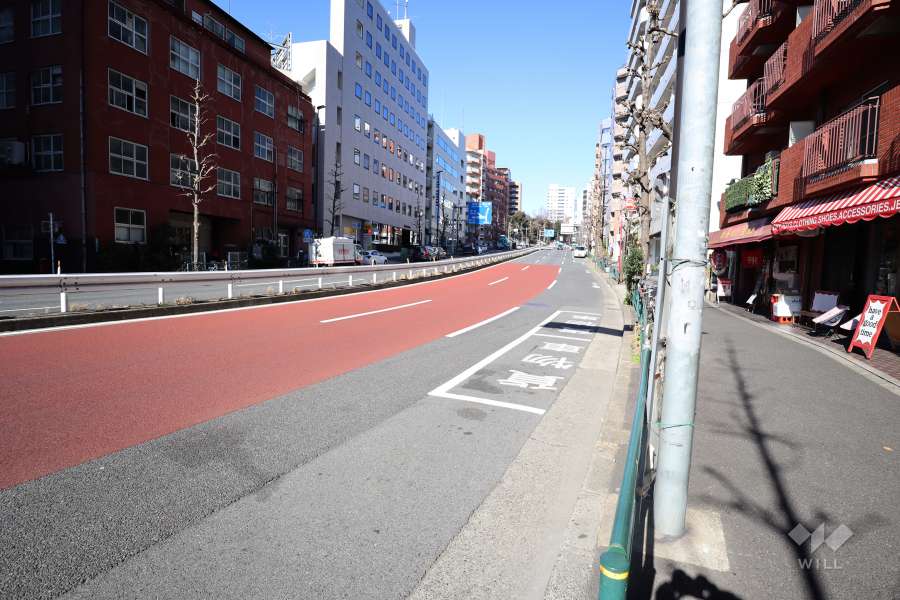 敷地西側の前面道路