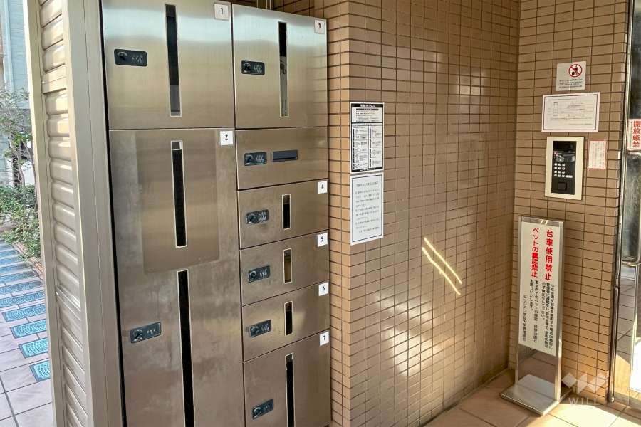 エントランスのオートロックと宅配ボックス