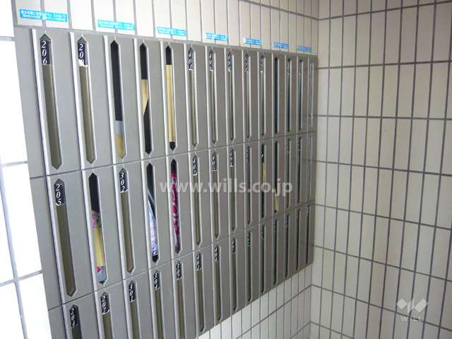ロイヤルシャトー伊丹の外観（北西から）