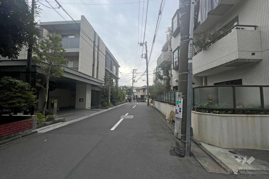 敷地東側の前面道路