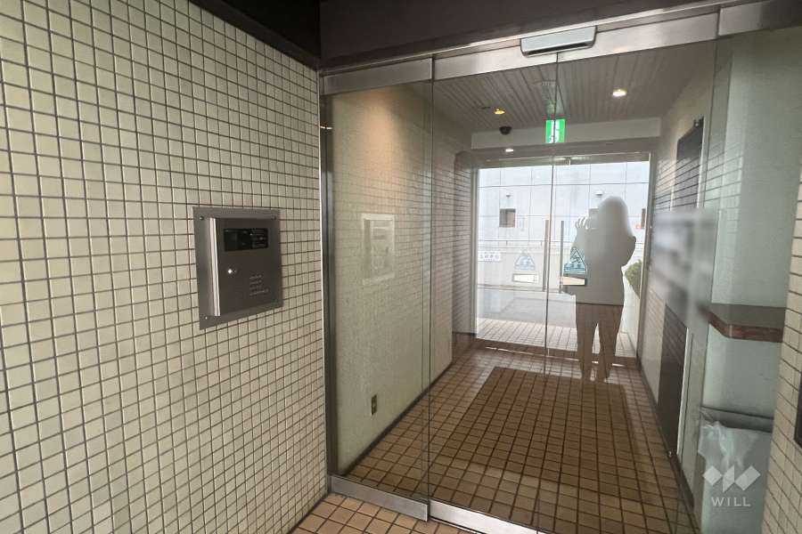エントランスはオートロック付きです。