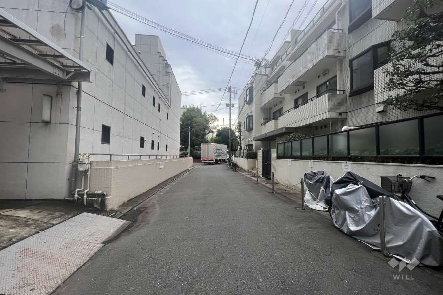敷地南東側の前面道路