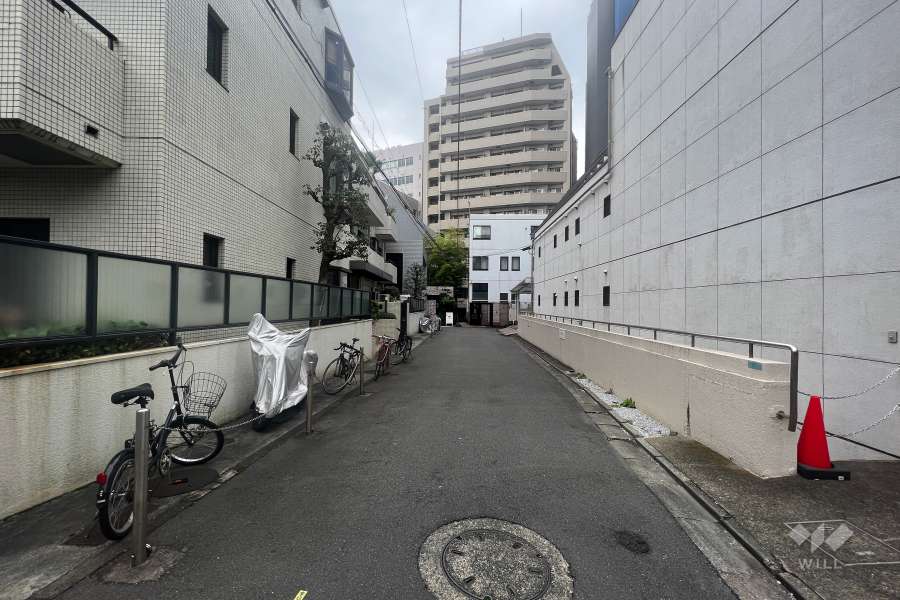 敷地北東側の前面道路