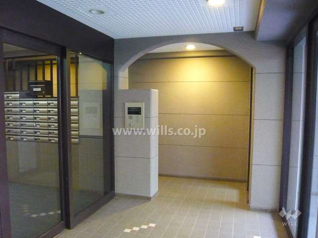 エントランスはオートロック付きです。