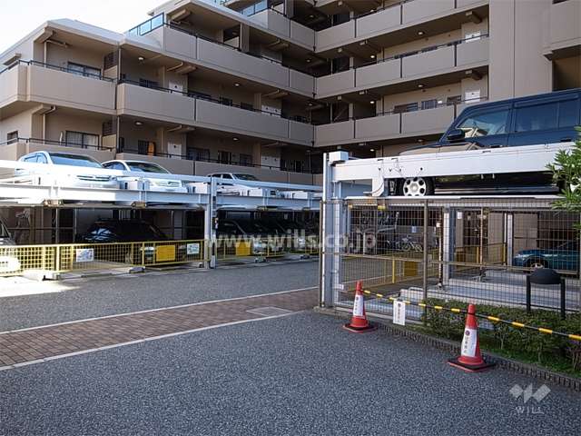 敷地内駐車場（屋外機械式と屋内平面式とがあります。）
