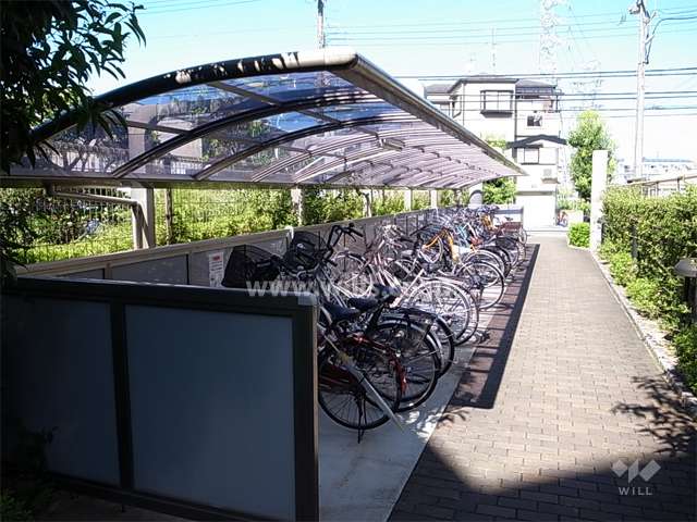 エントランスアプローチ脇にある駐輪場