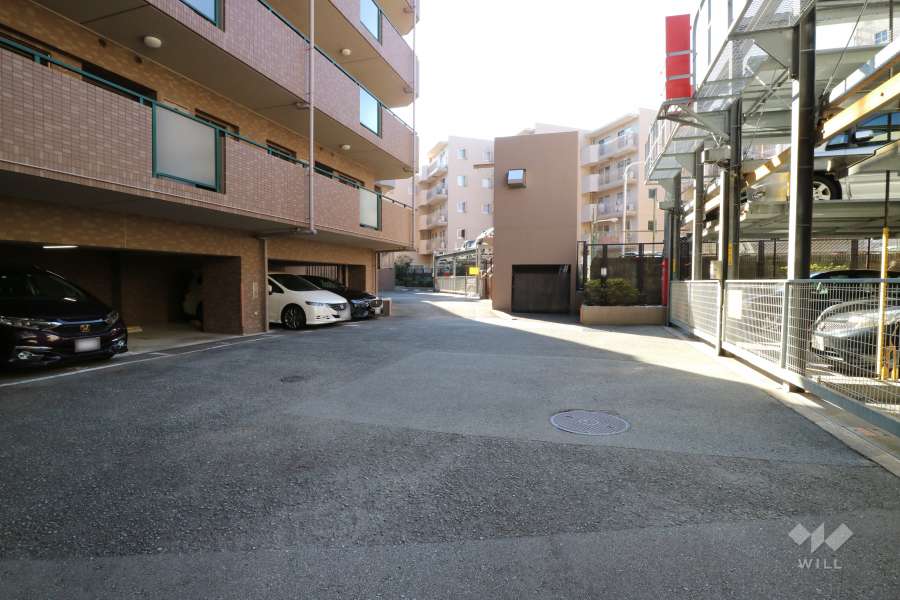 敷地内駐車場（屋外機械式と屋内平面式）