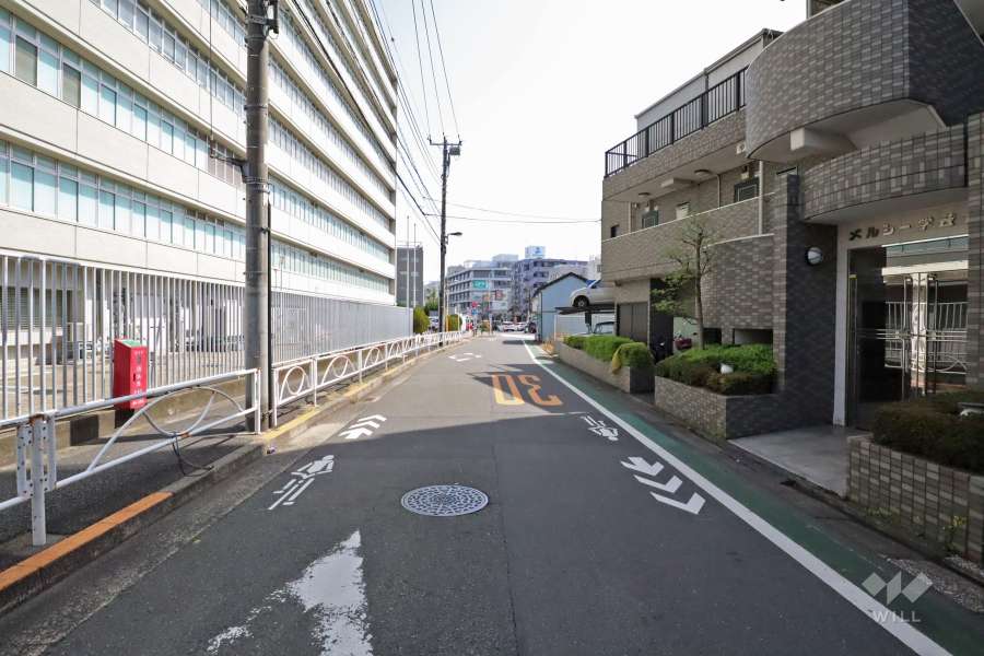 敷地北側の前面道路