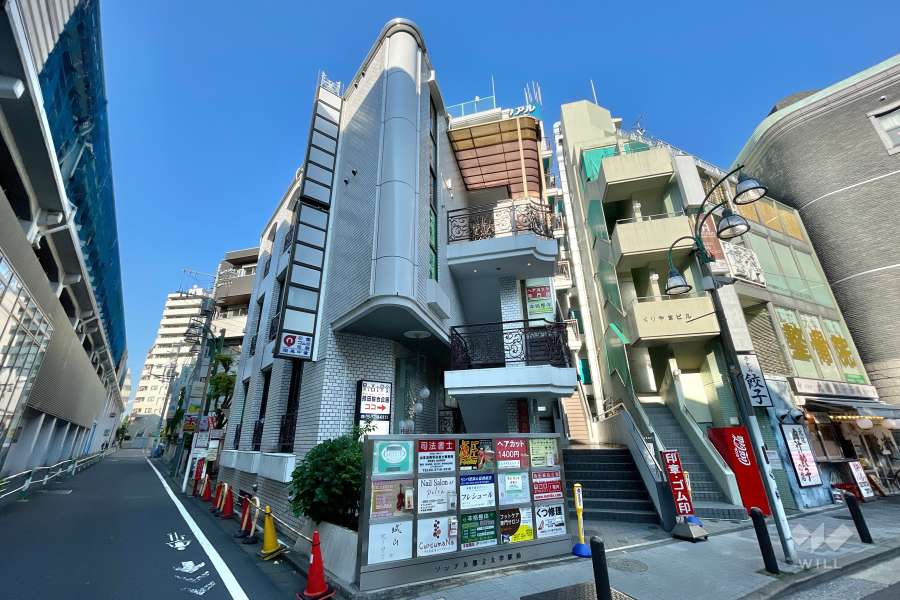 ソシアル都立大学駅前の外観（西側から）