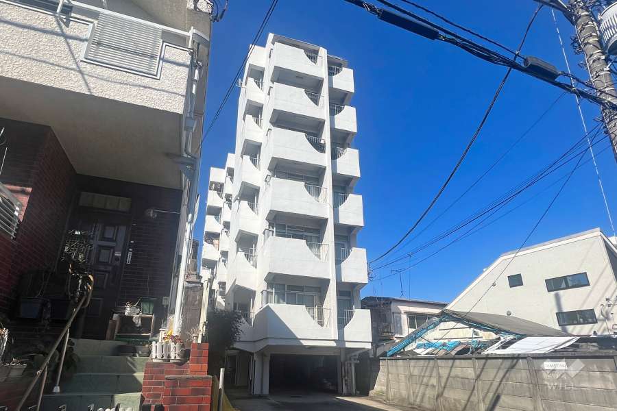 ニュー祐天寺マンションの外観(南東側から)