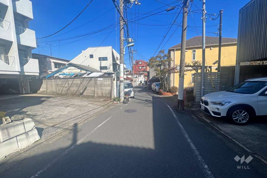 敷地北東側の前面道路