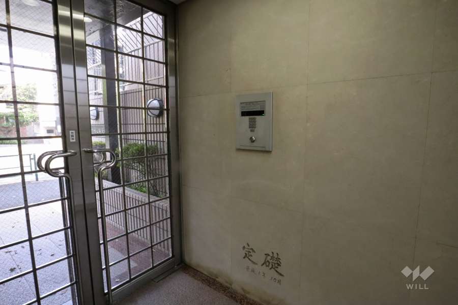 エントランスはオートロック付きです。