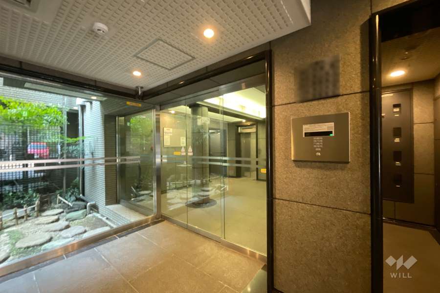 エントランスはオートロック付きです。