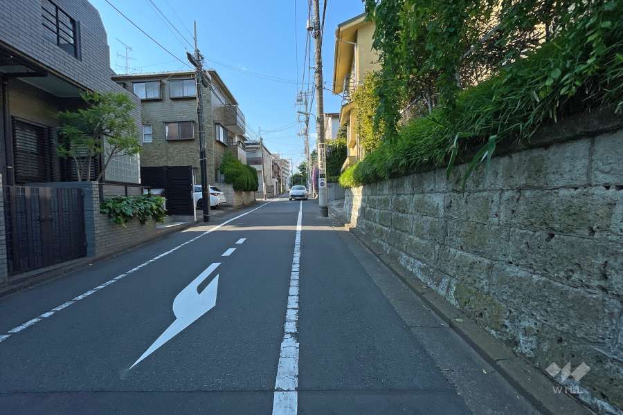 敷地南側の前面道路