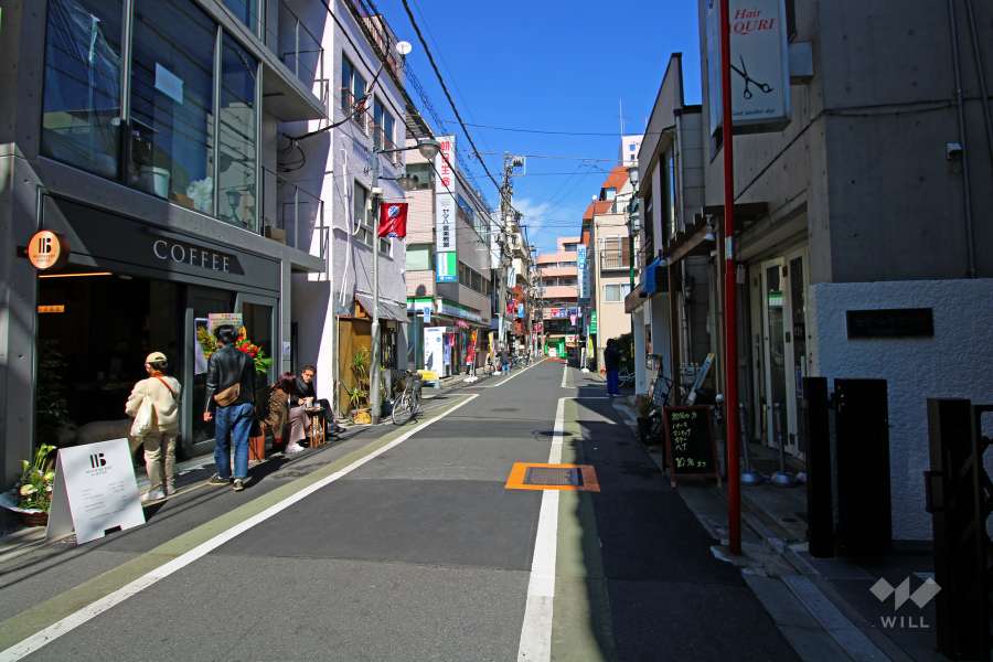 敷地側の前面道路（南側から）