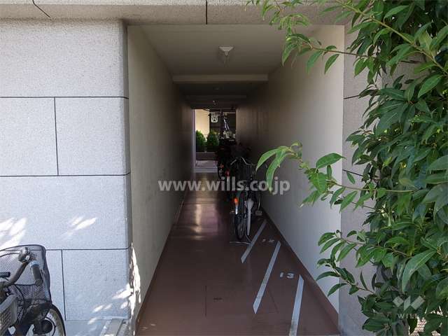 駐輪場へのアプローチ