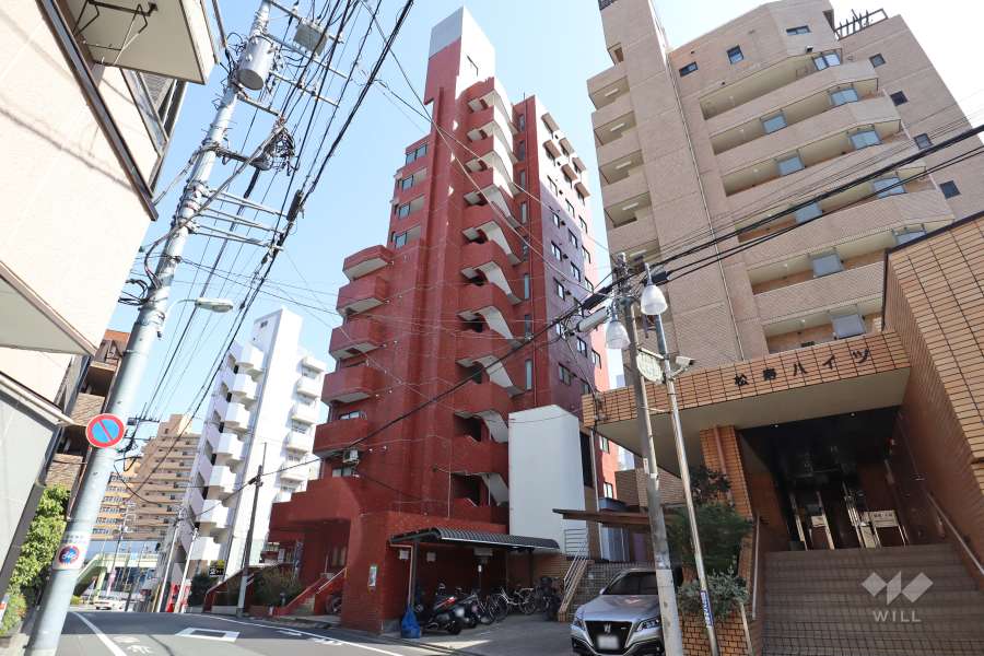 モナークマンション都立大の外観(北西側から)