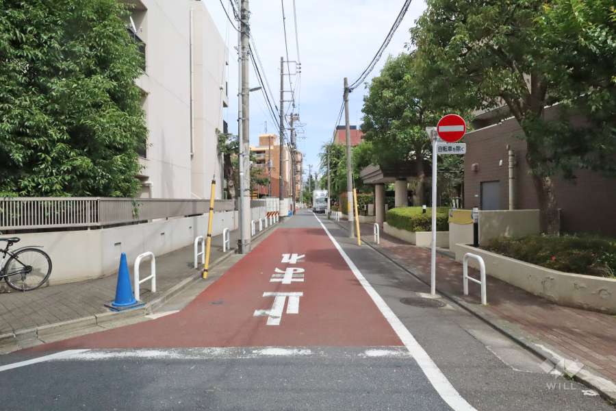 敷地北東側の前面道路
