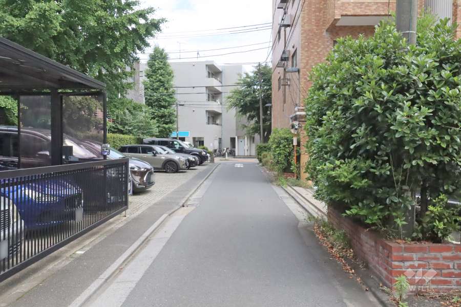 敷地北東側の前面道路