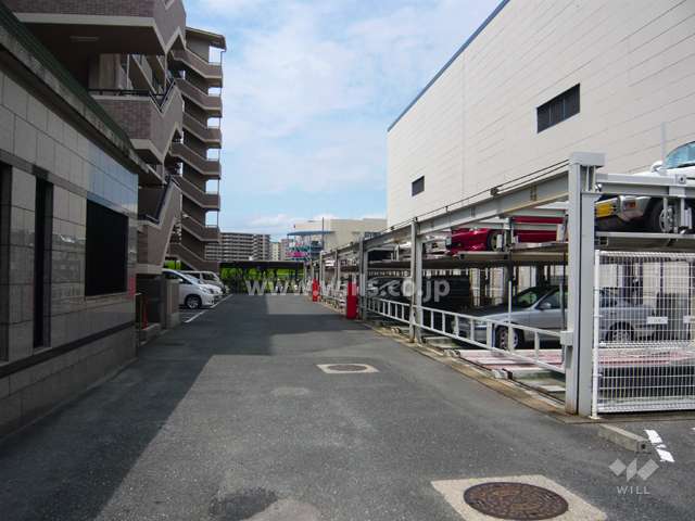 敷地内駐車場（屋外平面式と屋外機械式とがあります。）