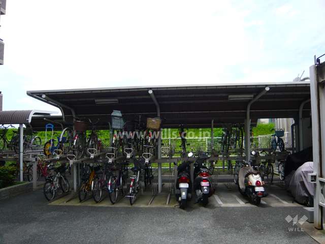 駐輪場とバイク置場