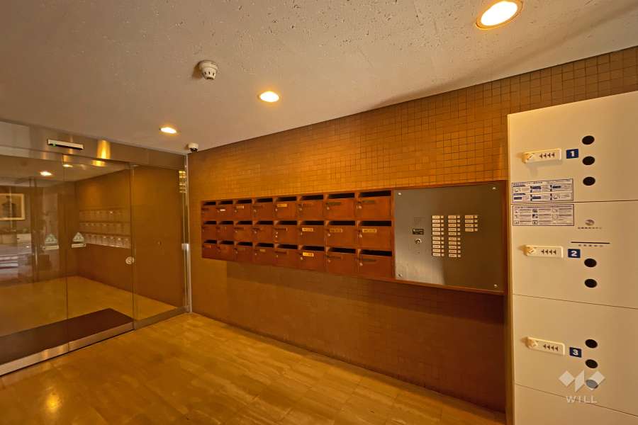 エントランスはオートロック付きです。