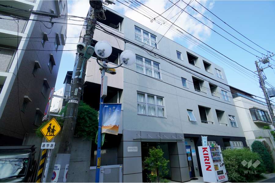 レグノフィーゴ駒場東大前の外観（西側から）