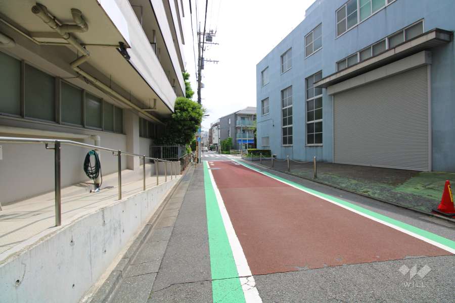 敷地南側の前面道路