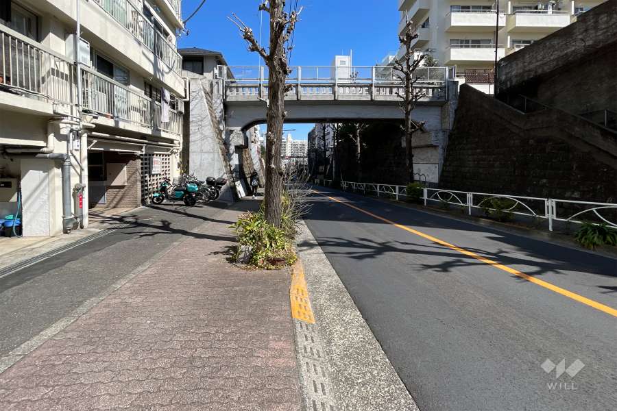 敷地南東側の前面道路