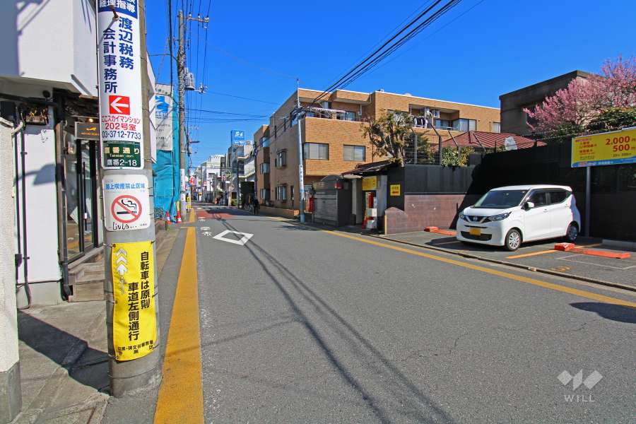 敷地東側の前面道路（南側から）