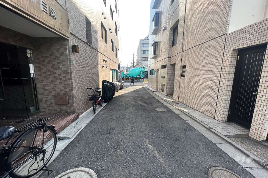 敷地東側の前面道路