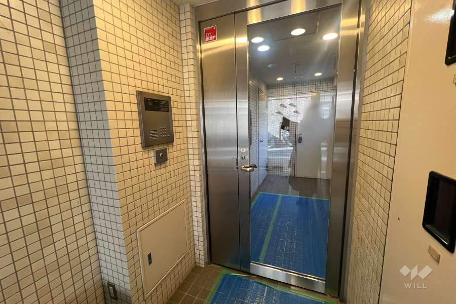 エントランスはオートロック付きです。