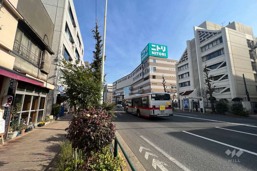 敷地南側の前面道路