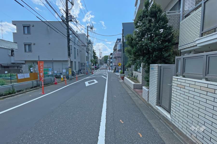 敷地南側の前面道路