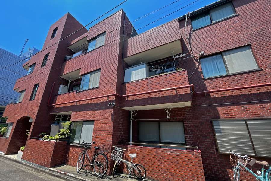 ガーデン東山の外観（エントランス北東側から）