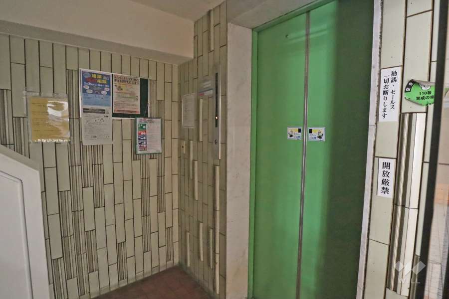 エントランスホール