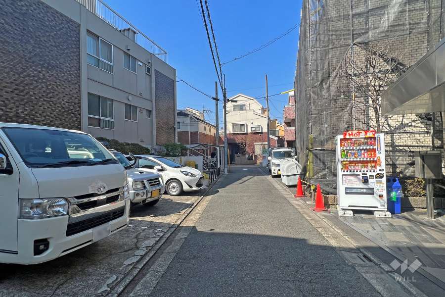 敷地北側の前面道路(東側から)