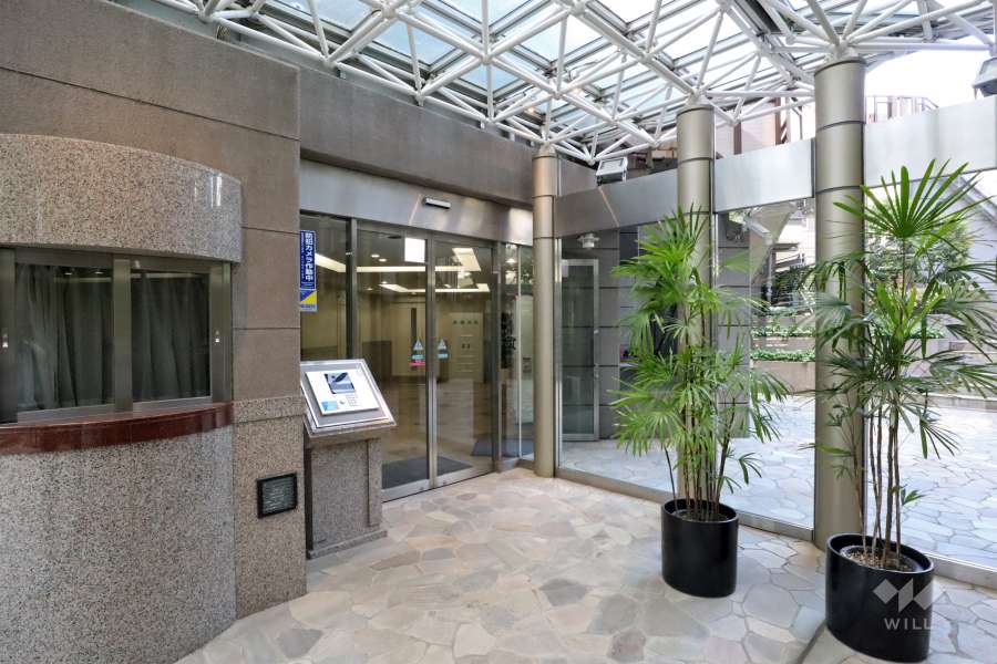 エントランスはオートロック付きです。