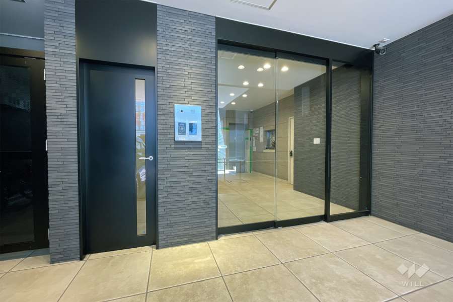 エントランスはオートロック付きです。　