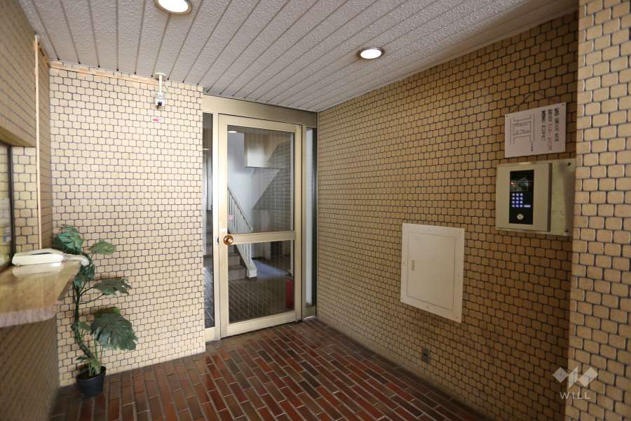 エントランスはオートロック付きです。